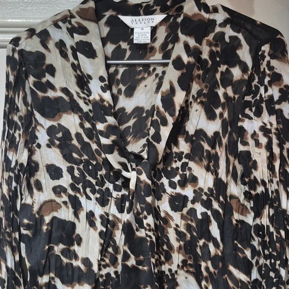 ALLISON TAYLOR- PRINT BLOUSE WITH FRONT TIE - Picture 5 of 5